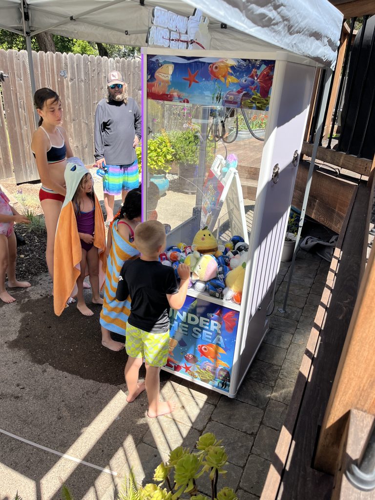 claw machine santa rosa